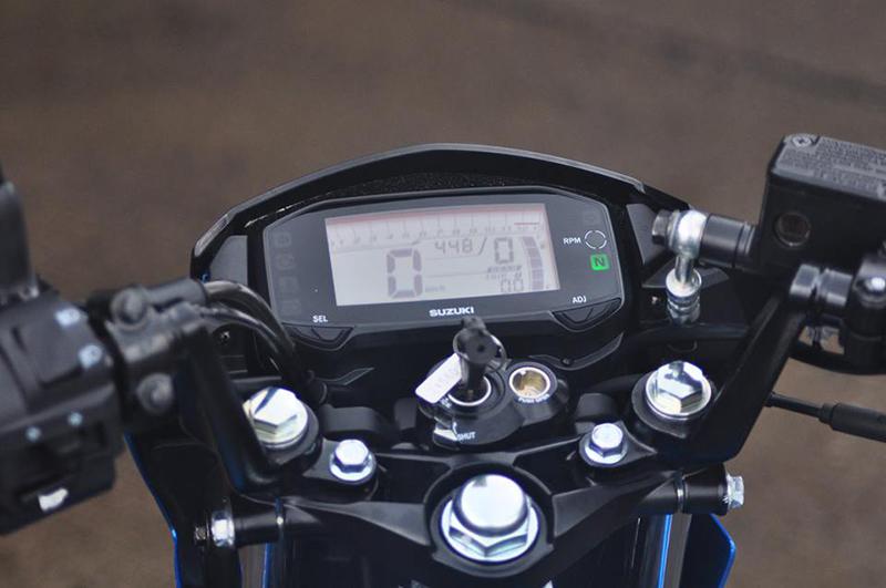 Đồng hồ LCD đa chức năng trên Suzuki Raider
