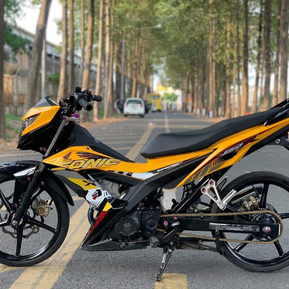 Các yếu tố ảnh hưởng đến giá xe Honda Sonic 2025