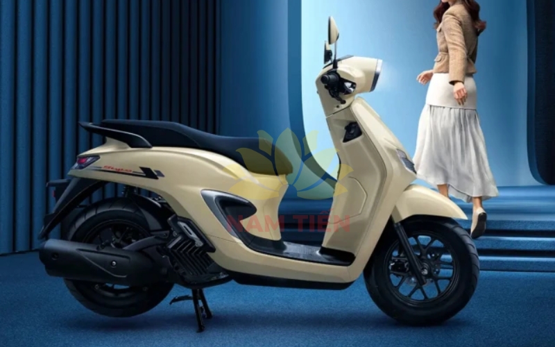 Honda Stylo 160 có ngoại hình mềm mại với các đường cong đặc trưng của dòng xe scooter châu Âu.