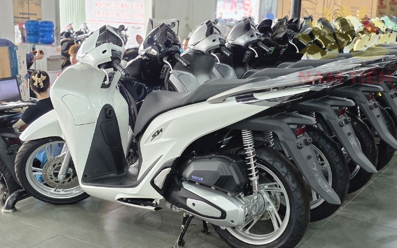 Ưu và điểm cần lưu ý khi mua trả góp xe SH 125i