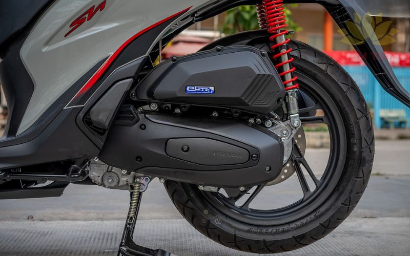 Xe SH 125i được Honda trang bị động cơ 125cc, kết hợp công nghệ eSP và hệ thống phun xăng điện tử PGM-FI.