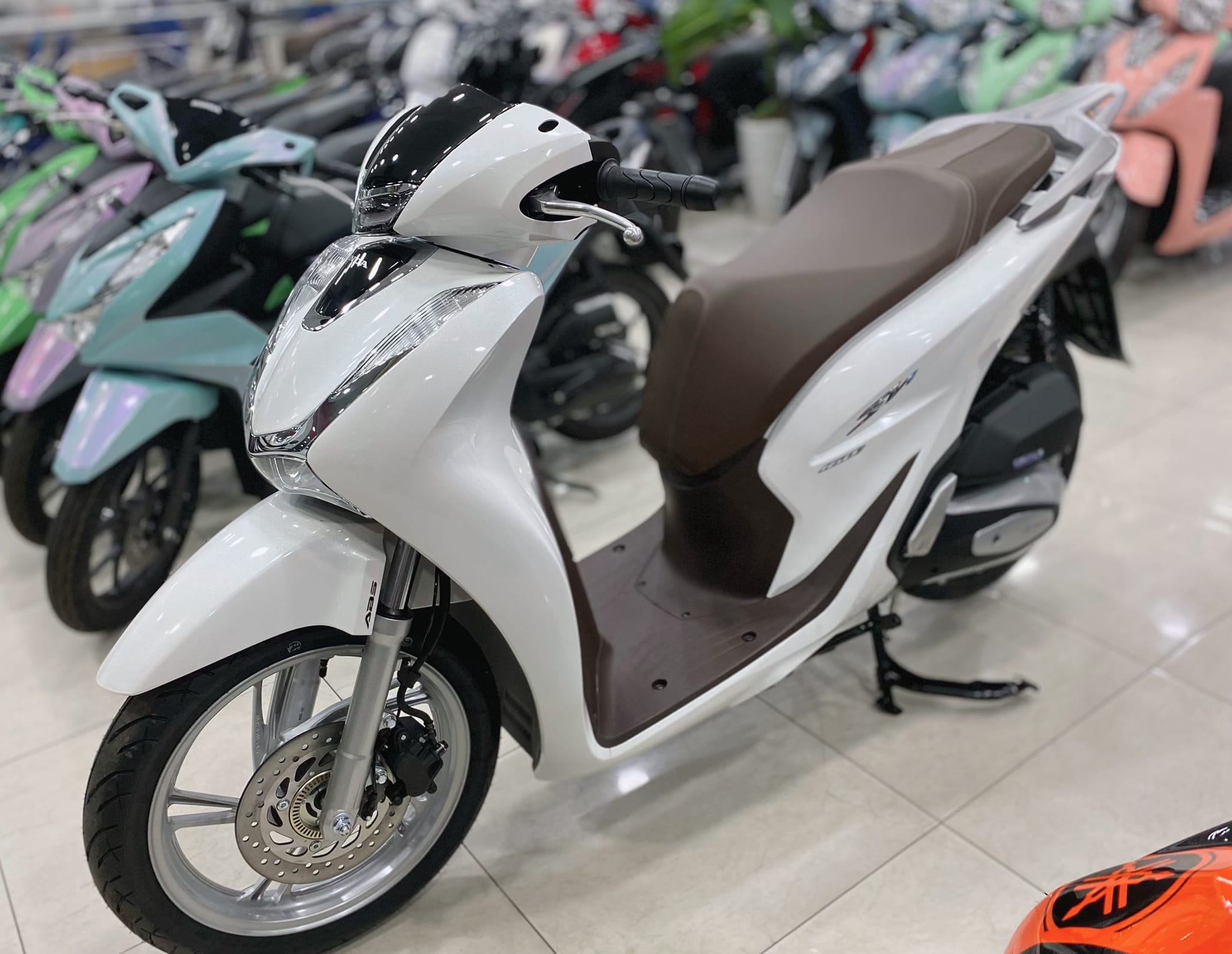 Mua xe máy Honda SH 160 trả góp