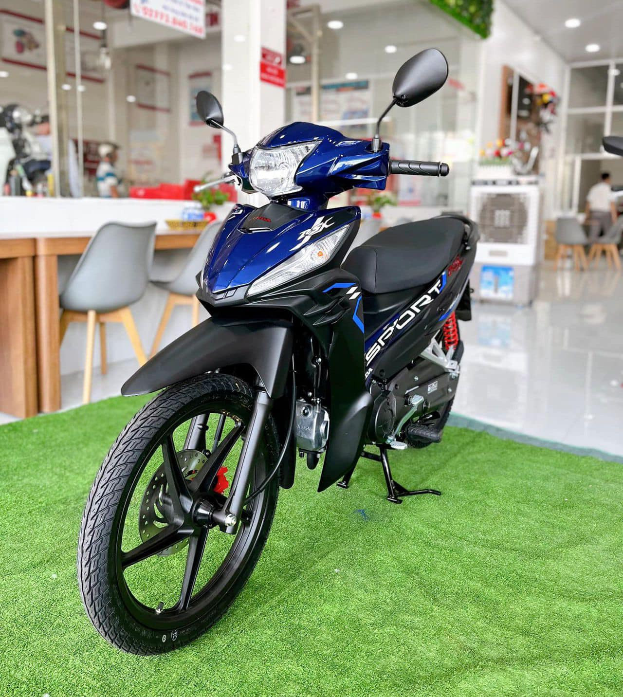 thong-tin-chi-tiet-ve-honda-wave-rsx-phanh-dia-vanh-duc-2024