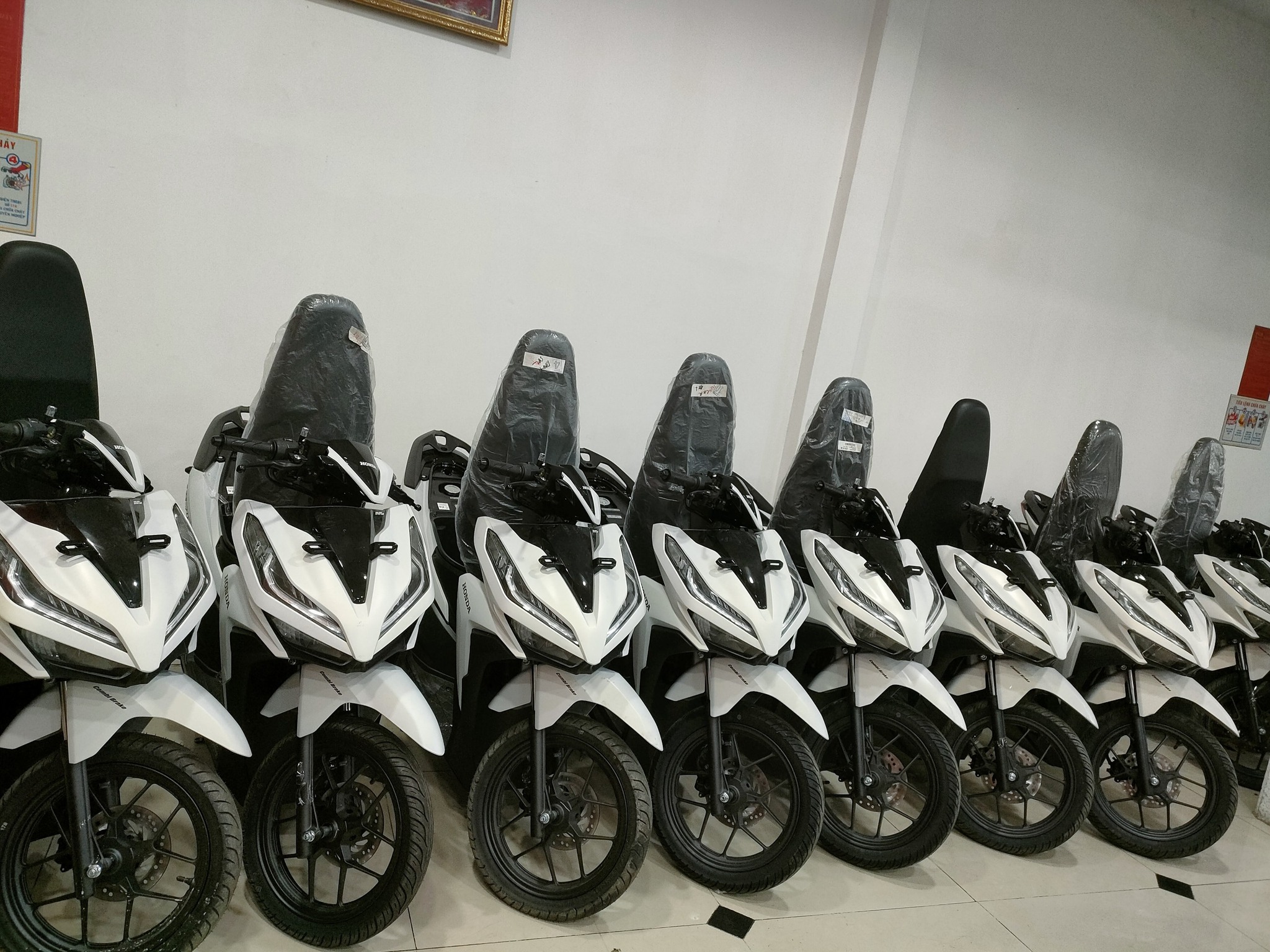 Giá xe máy hạ