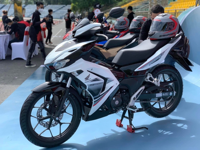 doi-net-ve-dong-xe-honda-winner-x-tieu-chuan-cbs