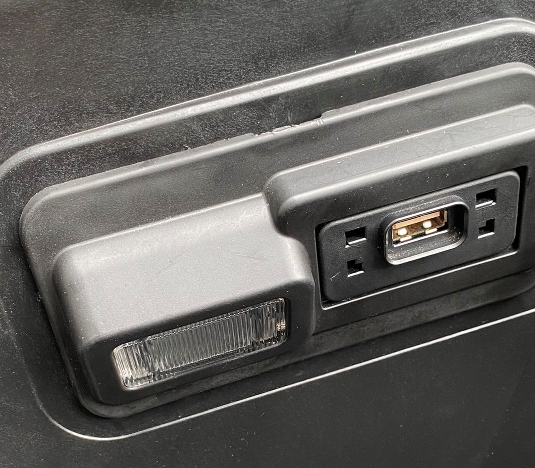 cong-sac-usb-honda-air-blade-125-2025-tieu-chuan