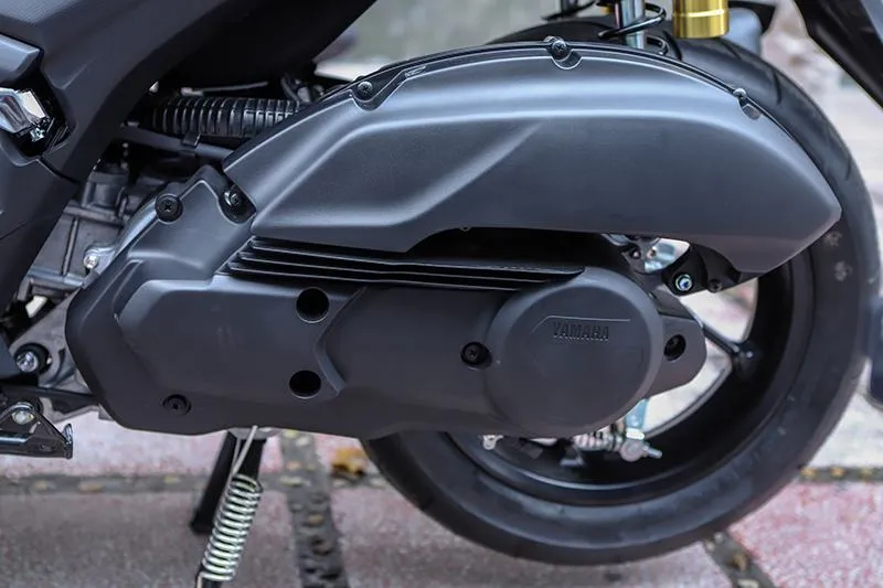 dong-co-manh-me-cua-xe-yamaha-nvx-den-mam-dong
