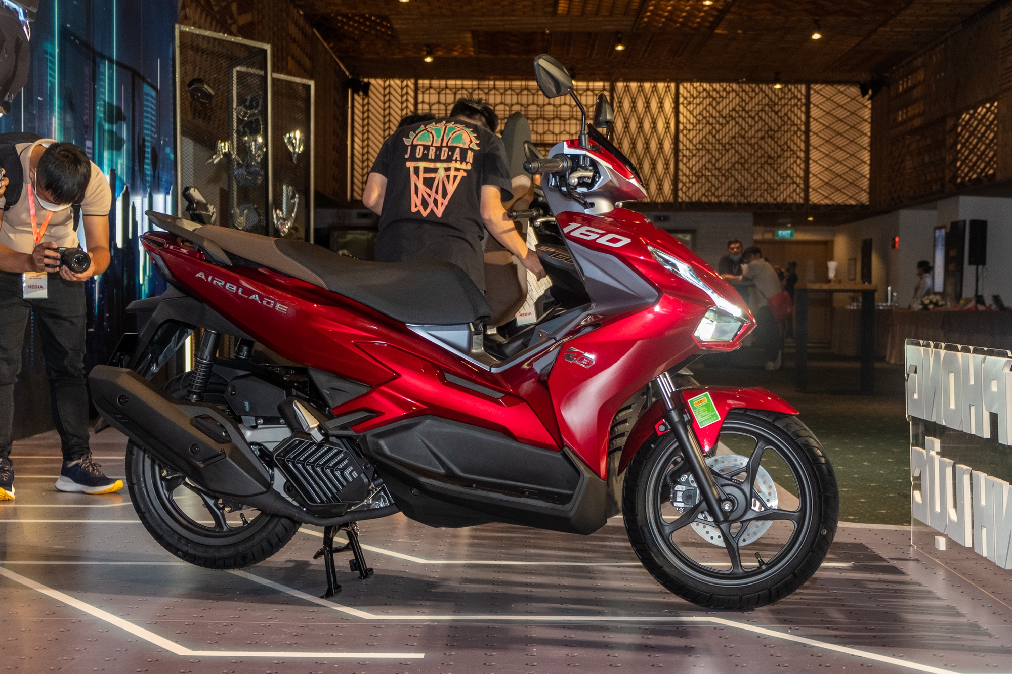 thong-tin-chi-tiet-xe-honda-air-blade-160-tieu-chuan