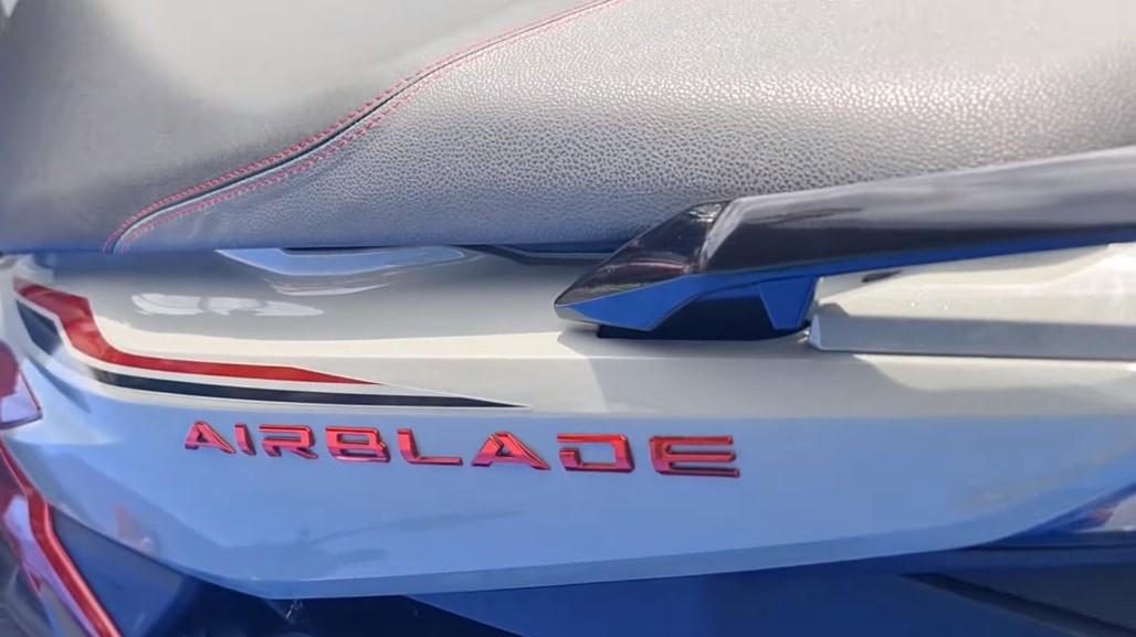 duoi-xe-air-blade-125-2025-the-thao