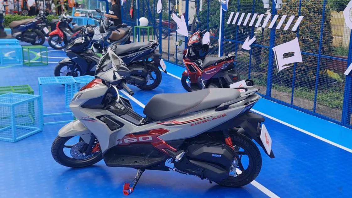 Honda-air-blade-160-2025-the-thao