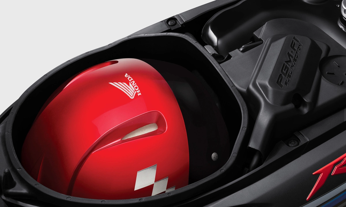 tien-ich-xe-honda-wave-rsx-phanh-dia-vanh-duc-2024