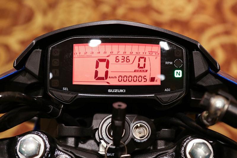 tien-ich-xe-suzuki-raider-tieu-chuan