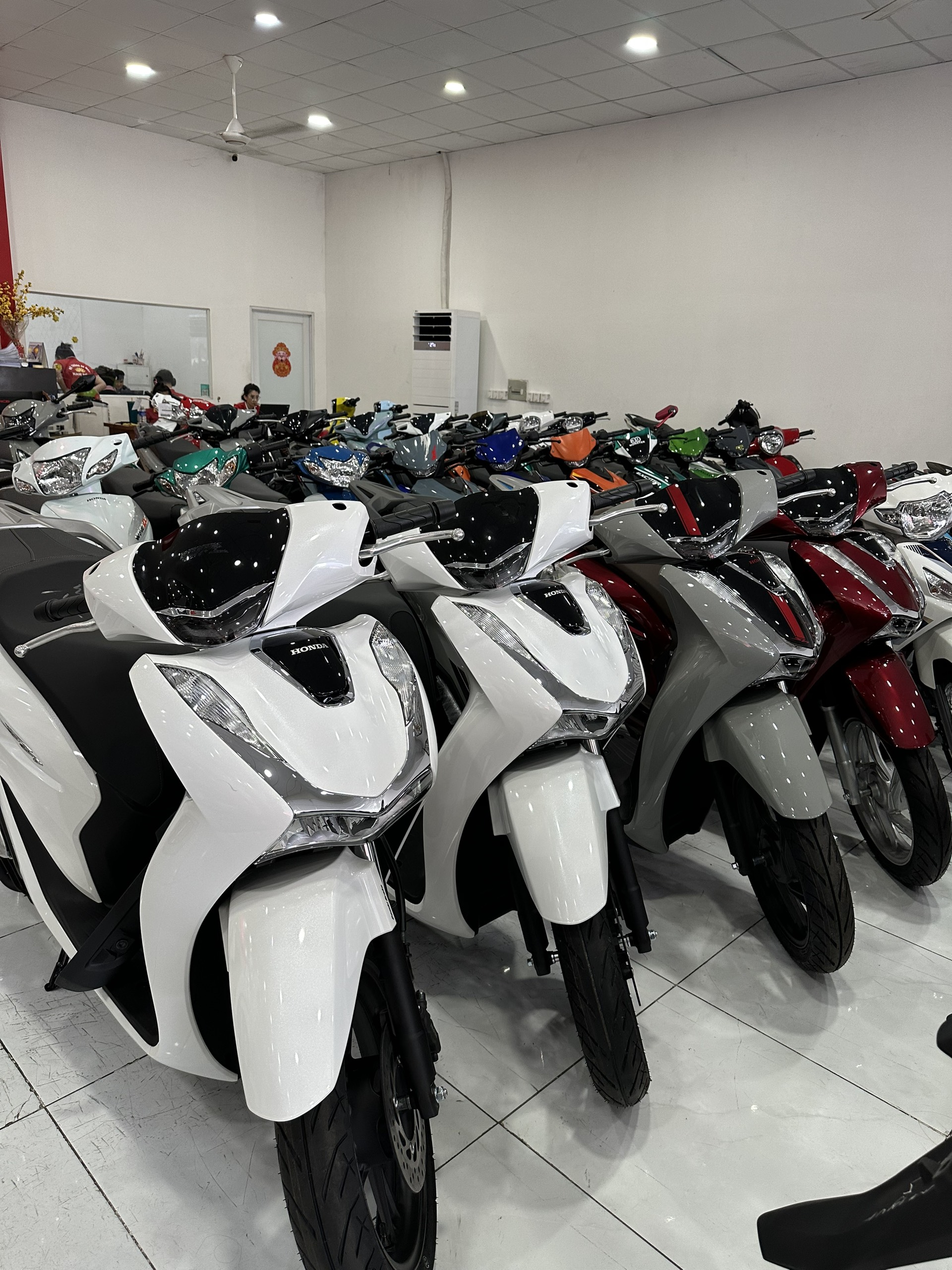 đơn vị bán xe máy Honda SH125i chính hãng giá tốt